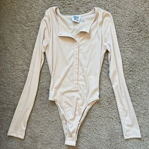 Princess Polly cream bodysuit with button details! Never worn!!